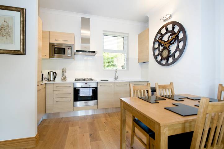 Holiday apartment for 4 people, with garden, child-friendly in Ealing
