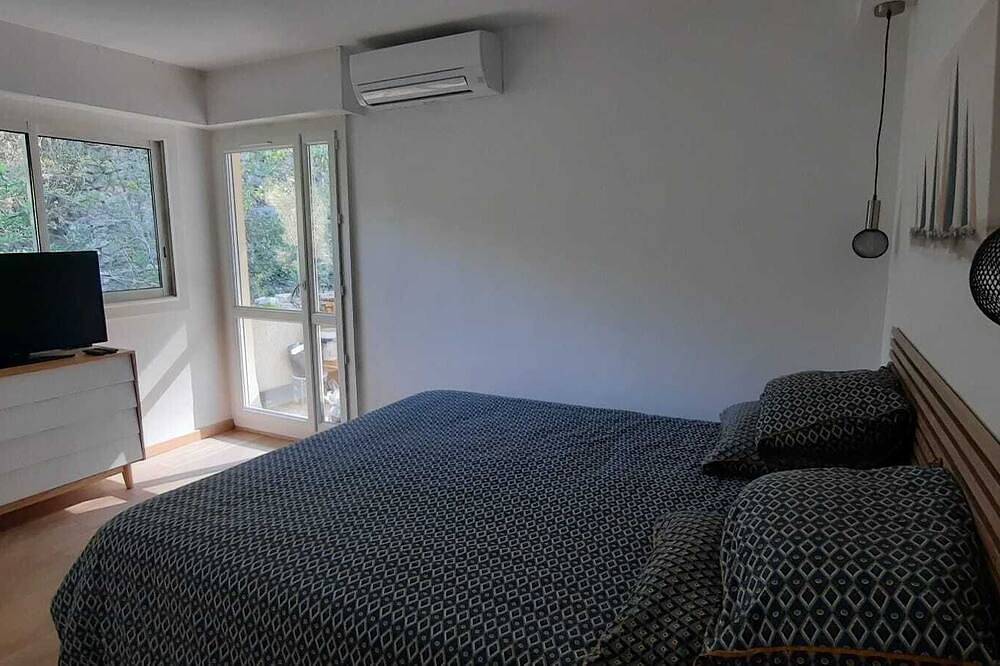 Entire apartment, Upper Cassis with ocean views, 92m² air-conditioned apartment, swimming pool in the complex in Cassis, Calanques National park