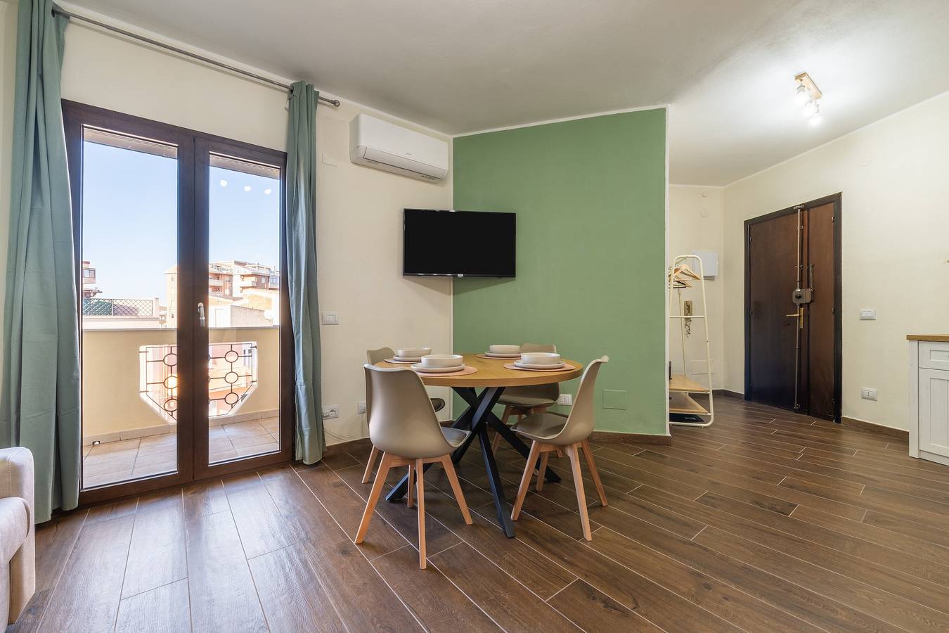Apartamento entero, Apartamento 'Sa Domixedda' en Quartu Sant'Elena, céntrico y renovado in Quartu Sant'Elena, Campidano