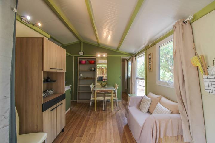 Chalet „Tout Confort 4min Strand“ mit Gemeinschaftspool, privater Terrasse & Klimaanlage in Pianottoli-Caldarello, Sartène und Umgebung