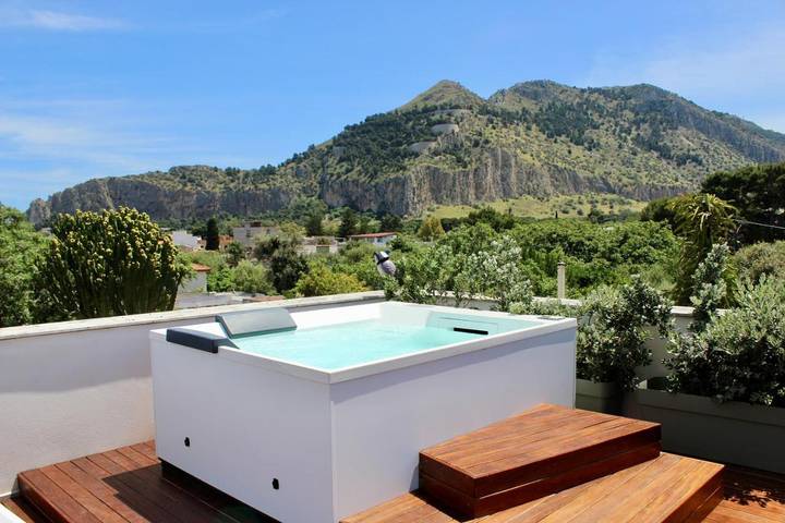 Maison d’hôte pour 2 personnes, avec Terrasse et Jacuzzi ainsi que Jardin et Vue à Mondello