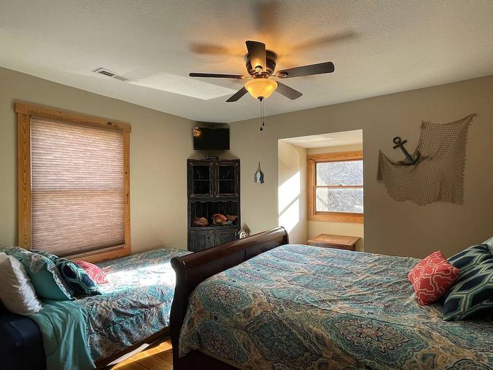 Vacation house for 12 people, with terrace and hot tub in Norris Lake