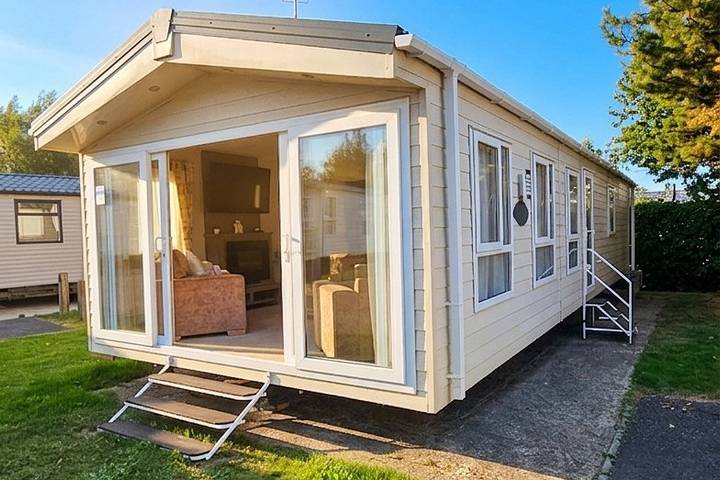 Holiday rental for 6 people, with garden and pool, child-friendly in Great Yarmouth
