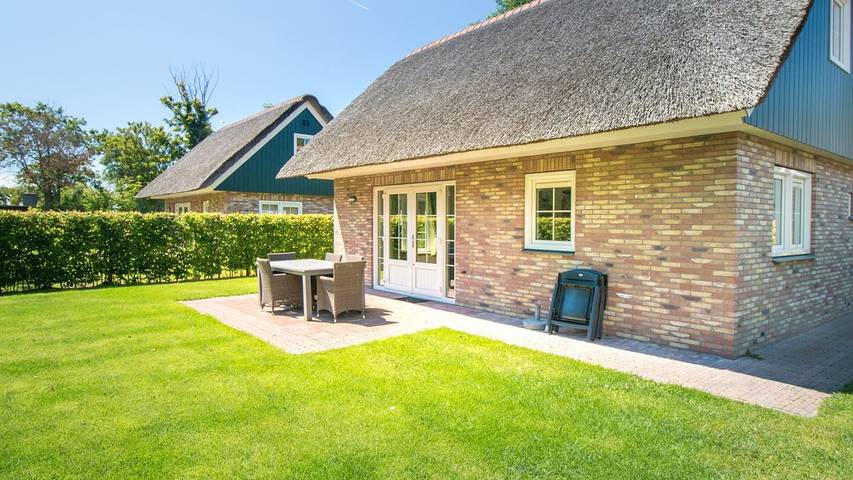 Vakantiehuis voor 6 personen, with whirlpool and sauna as well as tuin in Sint Maartensvlotbrug