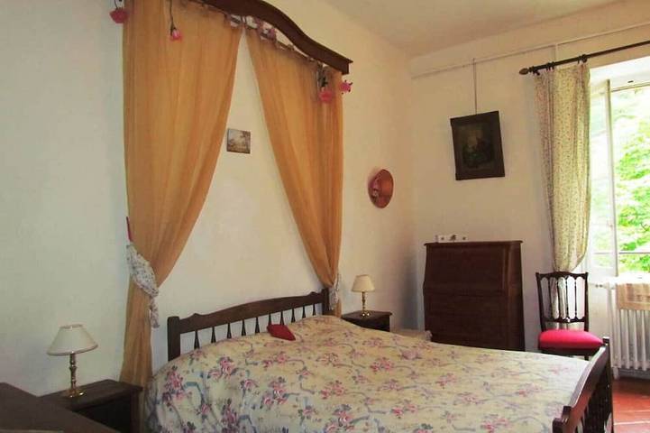 Gîte pour 8 personnes, avec terrasse ainsi que jardin et piscine à Sumène - 4