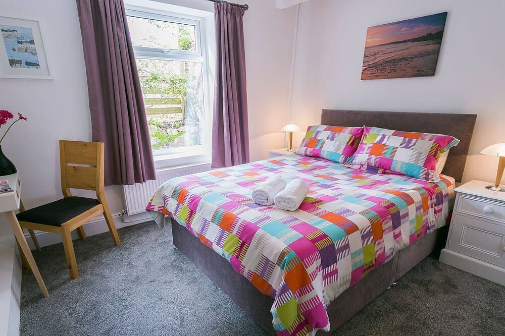 Entire apartment, Ty'r Ardd -  a ground floor bedroom that sleeps 7 guests  in 4 bedrooms in Red Wharf Bay, Isle of Anglesey