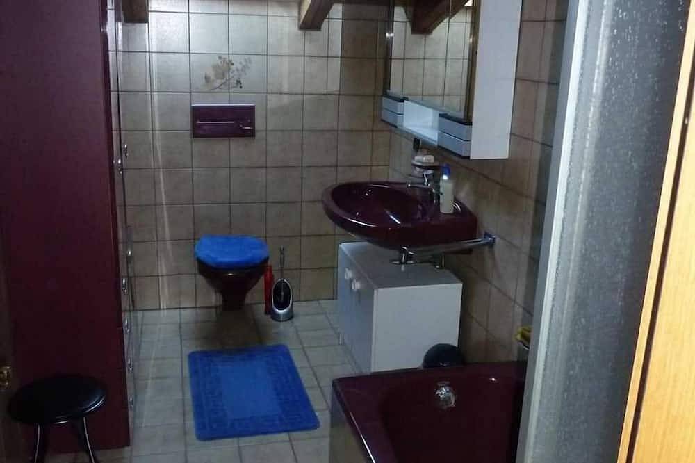 Ganze Wohnung, Appartment Gabi - 100 qm, für bis zu 4 Pers. 2 Schlafzi, 2 Bäder in Grabenstätt, Chiemsee
