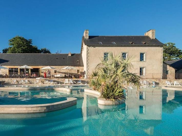 Mobil home pour 2 personnes, avec Jacuzzi ainsi que Terrasse et Sauna à Quimper