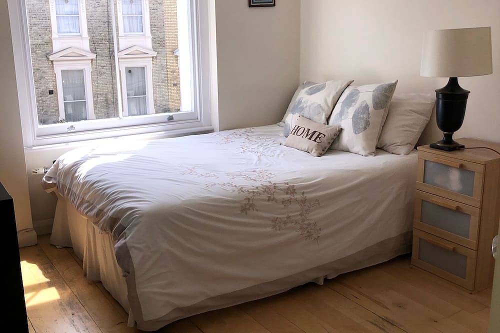 Entire apartment, Charming Notting Hill 2Br with magical garden - perfect for 2 couples or family in Kensington and Chelsea, London