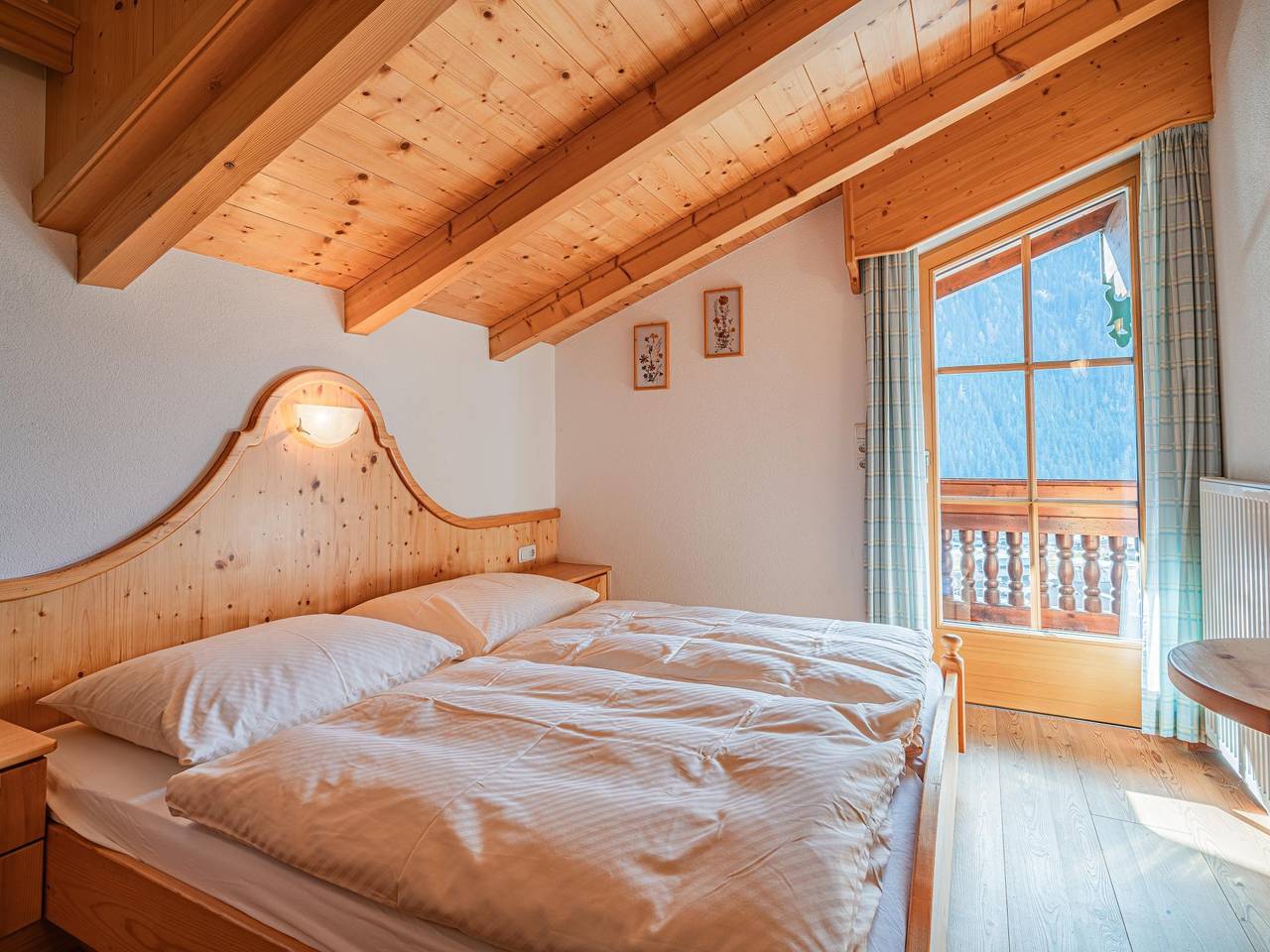 Geheel appartement, Groot appartement met balkon vlakbij een zwembad in Kitzbüheler Alpen