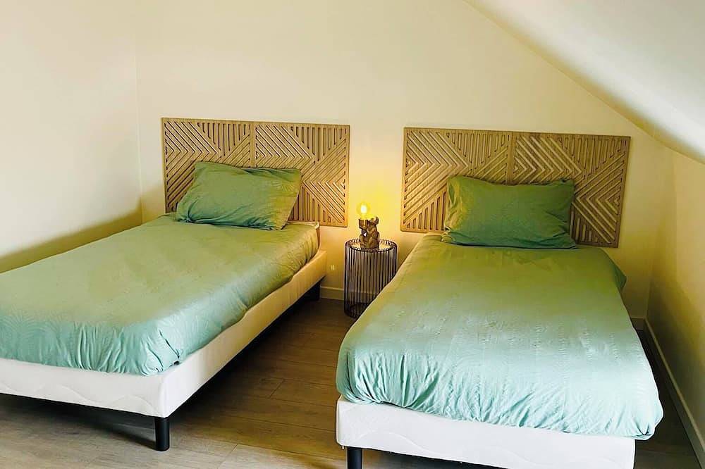 Modern, comfortable 2-bedroom gîte with whirlpool bath & sauna in Feignies, Avesnes-sur-Helpe