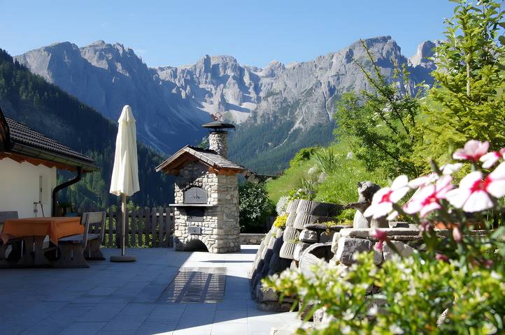 Hel lejlighed, Apartment 'Agriturismo Grones' with Mountain View, Shared Terrace and Wi-Fi in Campill, St. Martin in Thurn