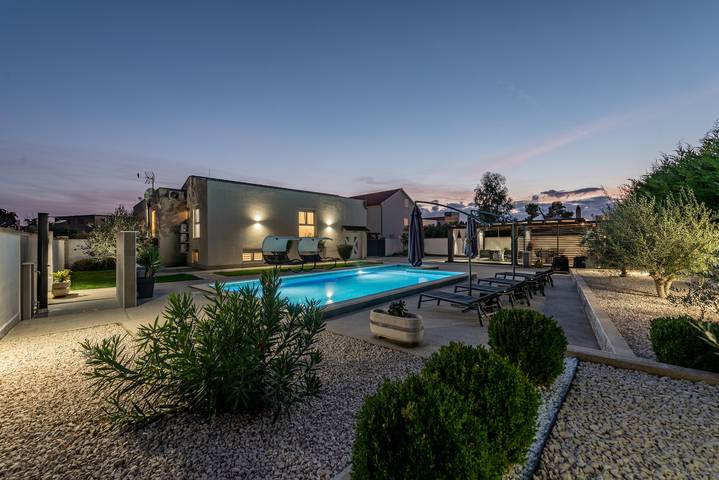 Villa pour 6 personnes, avec jardin à Nin