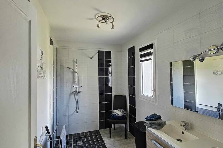 Location de vacances pour 4 personnes, avec terrasse et jardin à Saint-Lô-d'Ourville - 4