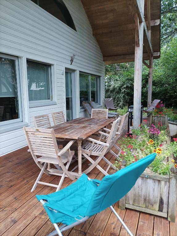 Gîte pour 6 personnes, avec Terrasse ainsi que Jardin et Vue à Doucier