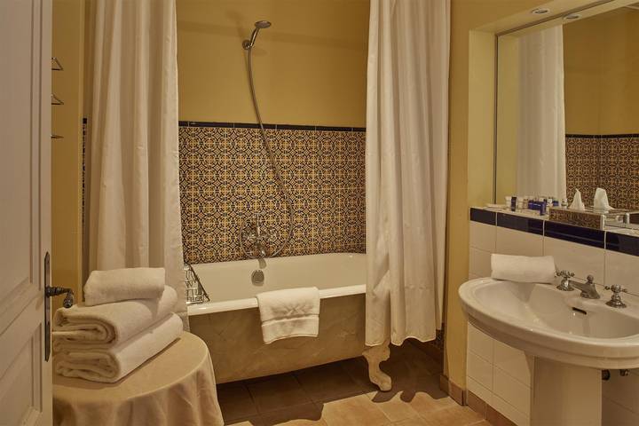 Hôtel pour 4 personnes, avec piscine, animaux acceptés à Chambéry - 3