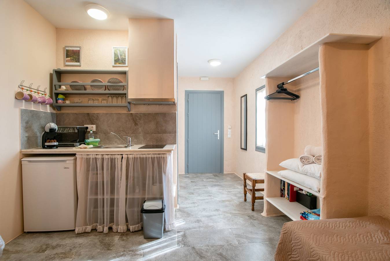 Entire apartment, Apartment 'Studios Kapsali 3' with Sea View, Wi-Fi and Air Conditioning in Galini, Cyclades