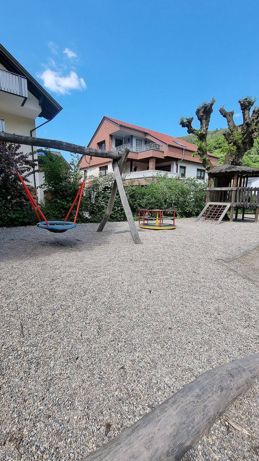 Ferienhaus 'Bühlertal Mit 3 Fewos' mit Bergblick, privater Terrasse und Wlan in Bühlertal, Mittlerer Schwarzwald