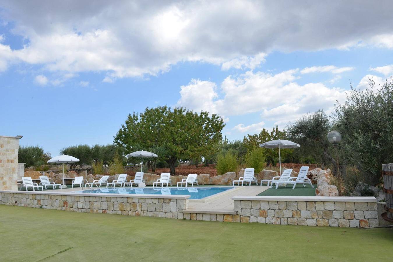 Trullo „Country Relax Lumieri 3“ mit Gemeinschaftspool, Wlan und Klimaanlage in Martina Franca, Bari Provinz