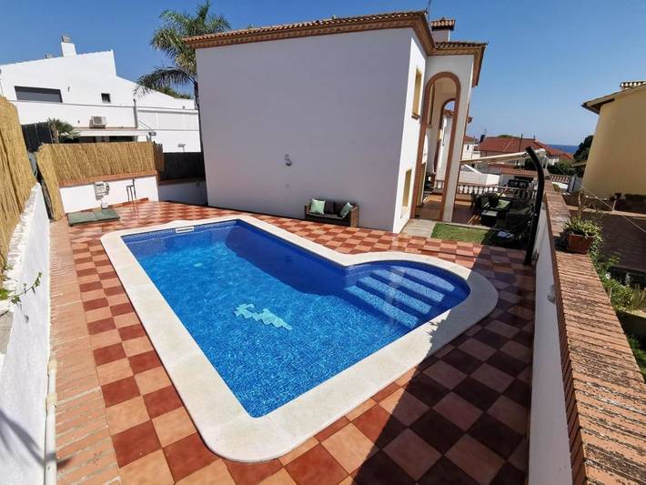 Casa rural para 8 personas, con Terraza y Jardín además de Piscina y Vistas al lago en Calafell