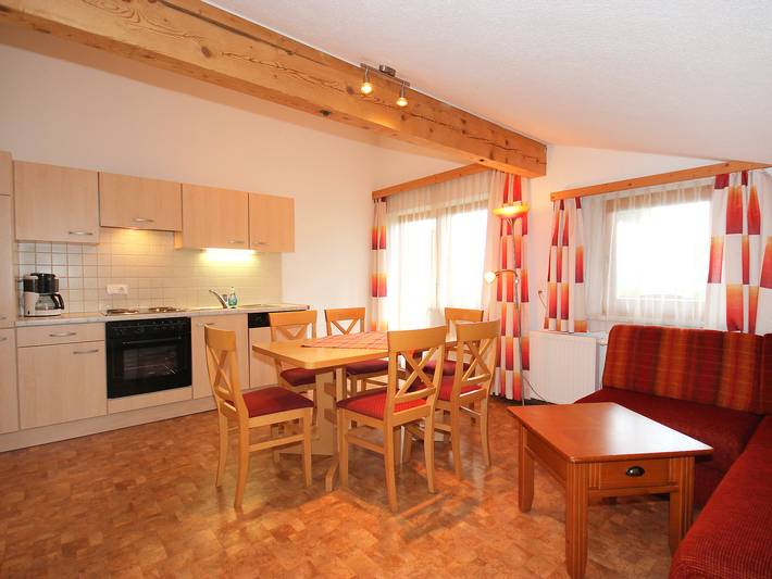 Ferienwohnung für 6 Personen, mit Balkon und Ausblick sowie Garten in Tirol - 2