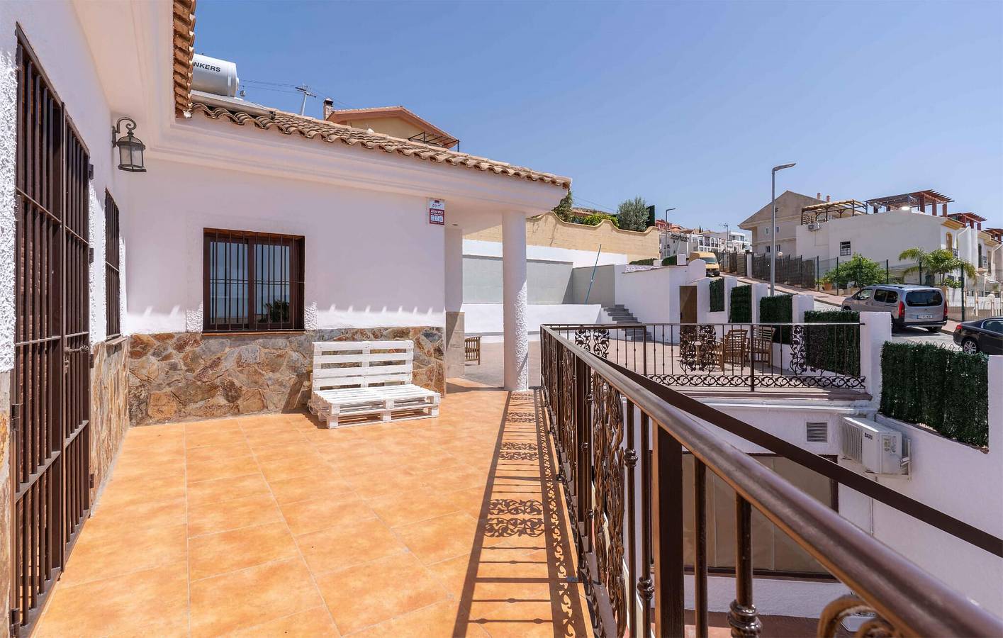 Acogedor oasis con piscina y aparcamiento, a 2,5 km de la playa in Benalmádena, Costa del Sol