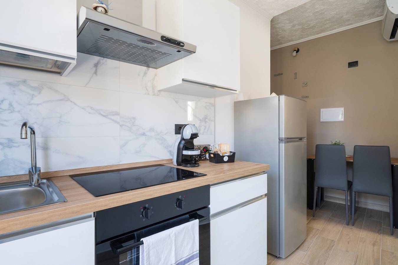 Ganze Wohnung, Ferienwohnung 'Il Filo Azzurro 2' mit Meerblick, Wi-Fi und Klimaanlage in Ulassai, Barbagia