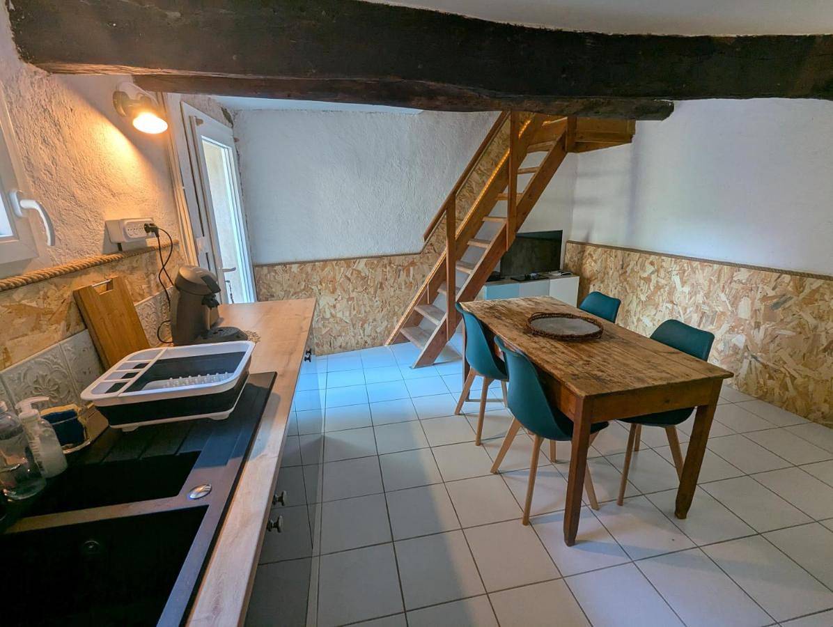 Appartement entier, One-Bedroom Apartment in L'Escale (Alpes-de-Haute-Provence), Région de Forcalquier