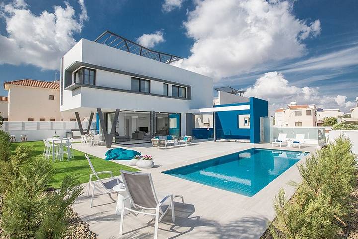 Villa for 11 personer, med Balkong / Terrasse og Terrasse i tillegg til Hage på Kypros
