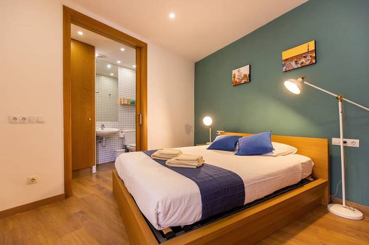 Entire apartment, Fantastic and Bright Apartment in the Heart of Gothic area 10 min from the beach in Barcelona Centre, Barcelona