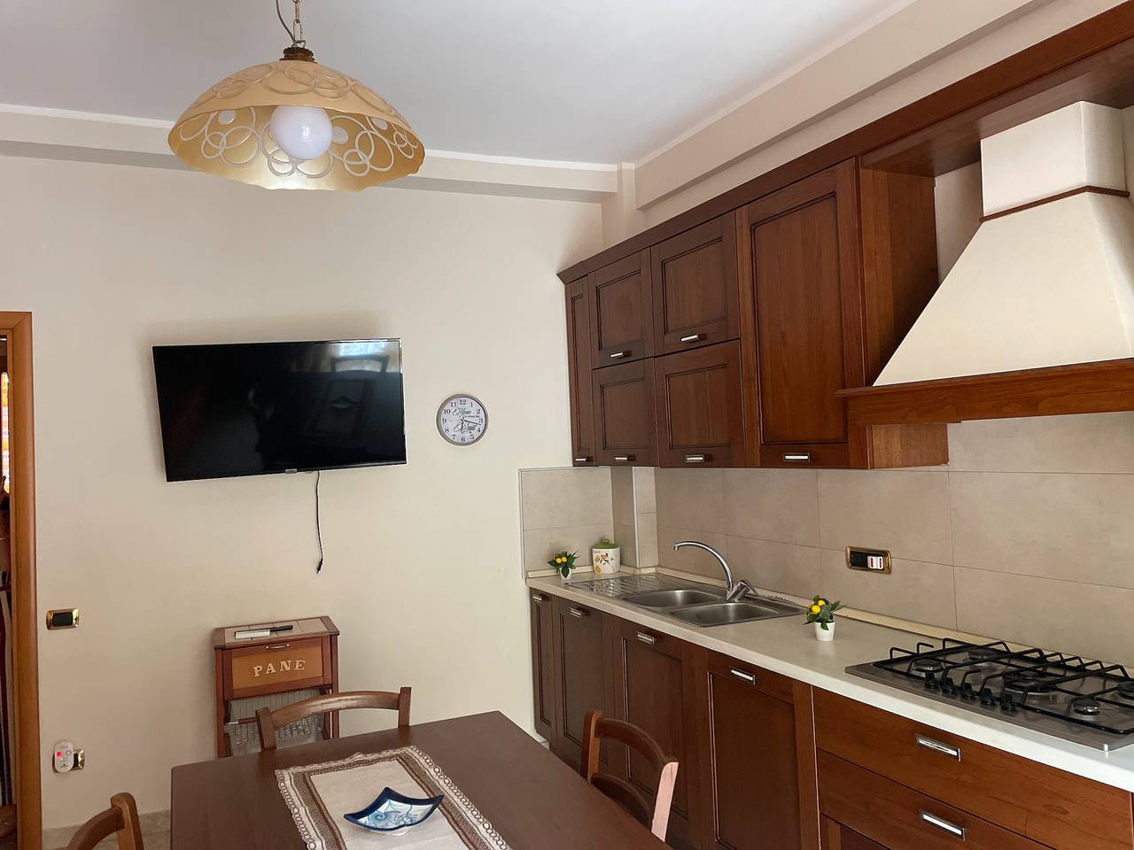 Entire apartment, Apartment 'Ce Tour - La Casa del Limone di Nonni' with Mountain View, Wi-Fi and Air Conditioning in Cetara, Amalfi Coast