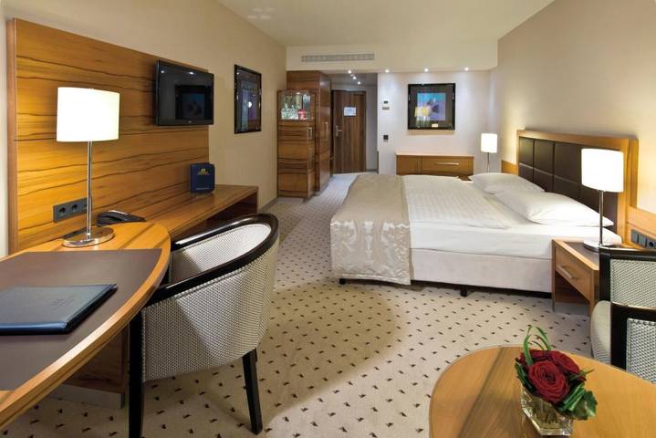 Hotel für 2 Personen, mit Terrasse und Pool sowie Sauna und Ausblick in Bad Homburg - 2