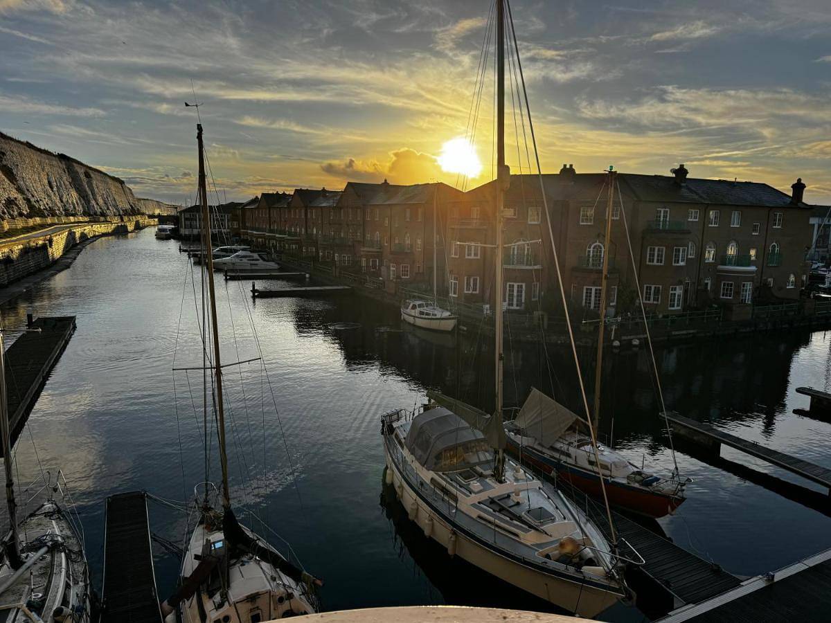 Entire apartment, Two-Bedroom Apartment in Brighton Marina, Brighton