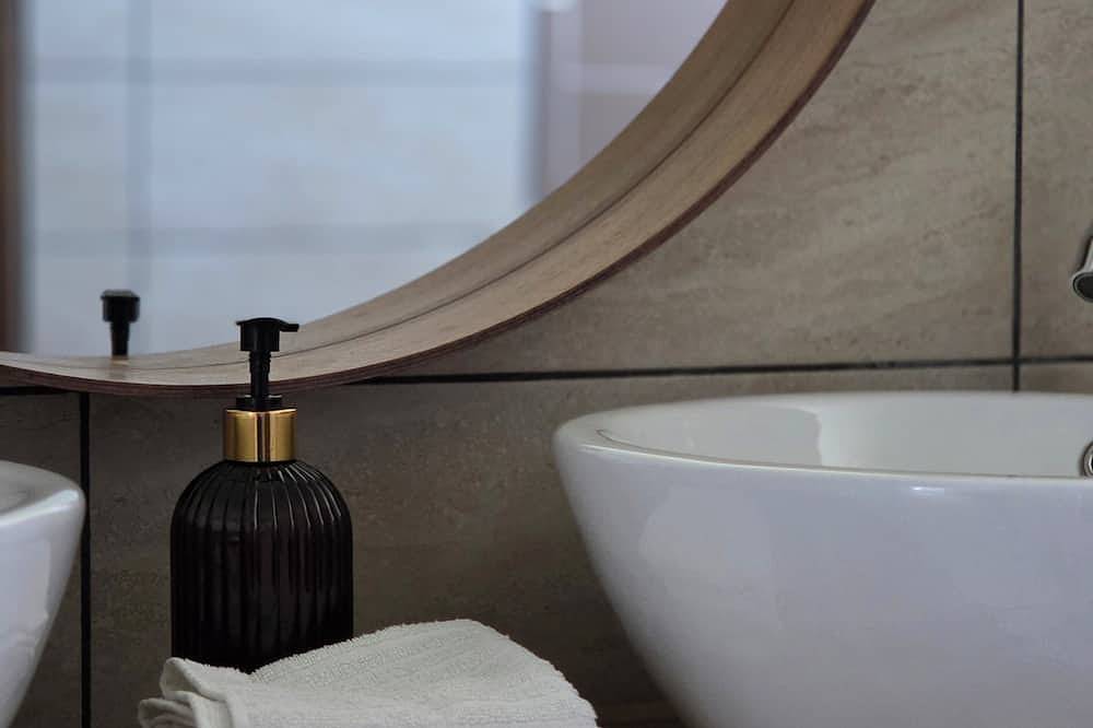 Pretty 8-person house with pool 10min from Avignon and close to Mont Ventoux in Monteux, Vaucluse