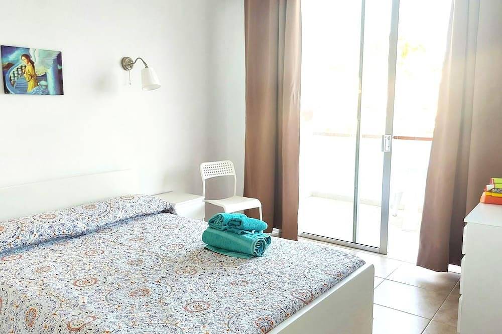 Entire apartment, Blue Apartment, Wifi Free in Costa del Silencio, Arona