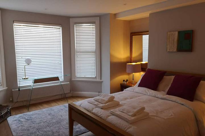Ganze Wohnung, Gartenwohnung im Zentrum von Hove, nahe Strand, Geschäften, Bars und Restaurants in Hove, Brighton