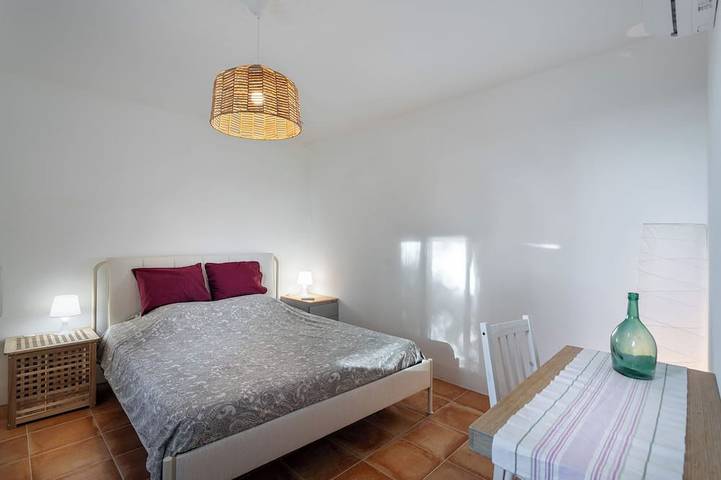 Tranquil Holiday Apartment in Collserola: Nature, Stunning Views, Modern Comfort in Sarrià-Sant Gervasi, Barcelone
