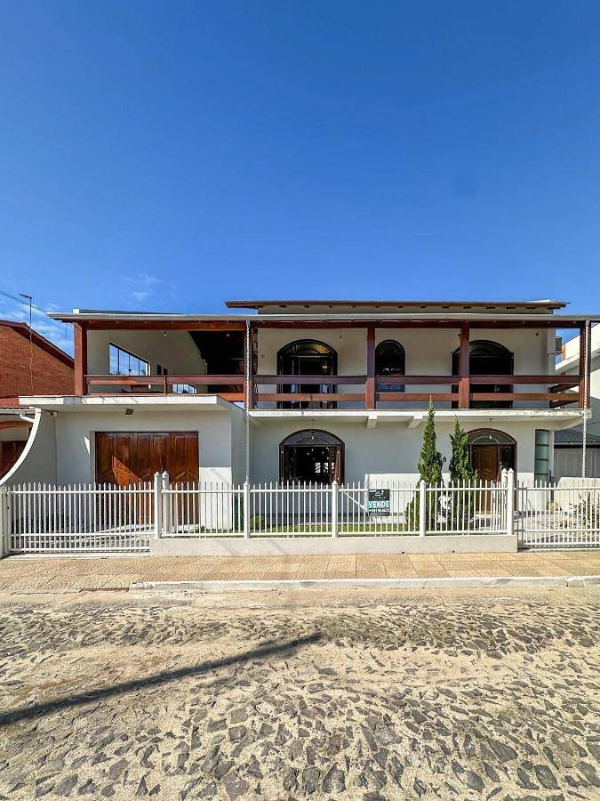 Casas e apartamentos de temporada para 6 pessoas, com balcão e piscina em Balneário Gaivota