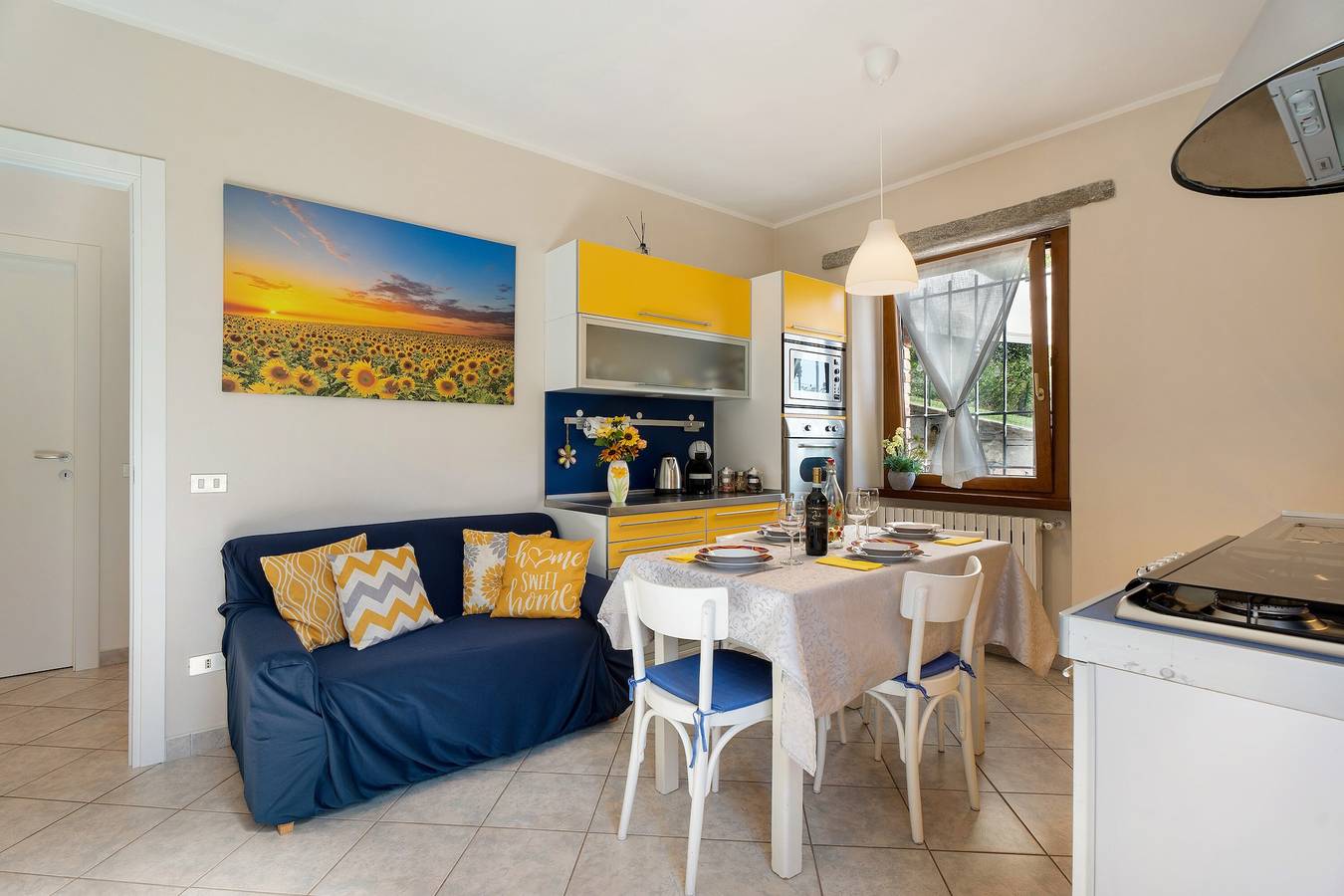 Appartement entier, Appartement 'Res Jasmine- Appartamento Yellow' avec vue sur la montagne, jardin partagé et Wi-Fi in Comune di Verbania, Lago Maggiore (Piemonte)