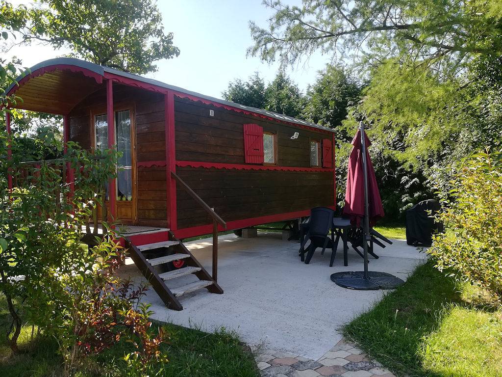 Insolites et charmantes roulottes Abélia et Attrape Rêve in Gémozac, Région de Saintes