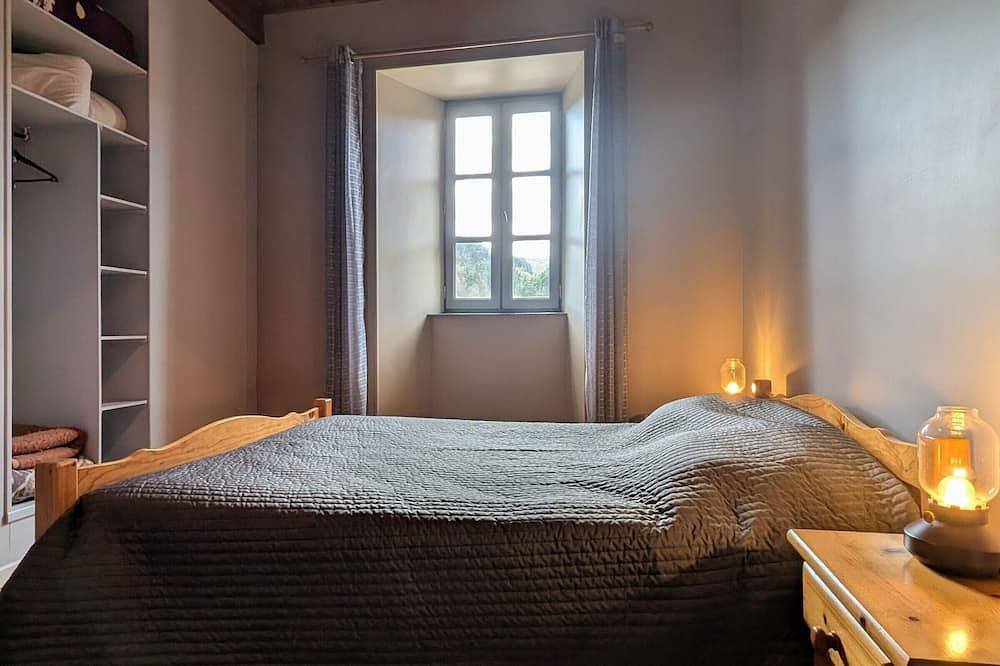 Gîte 4 pers avec cour, vue Loire in Arlempdes, Haute-Loire