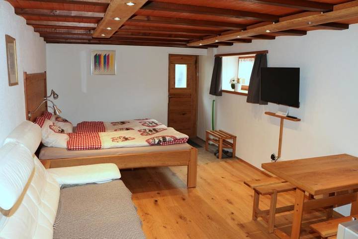 Ferienwohnung für 2 Personen, mit Terrasse und Garten sowie Ausblick in Ernen - 3