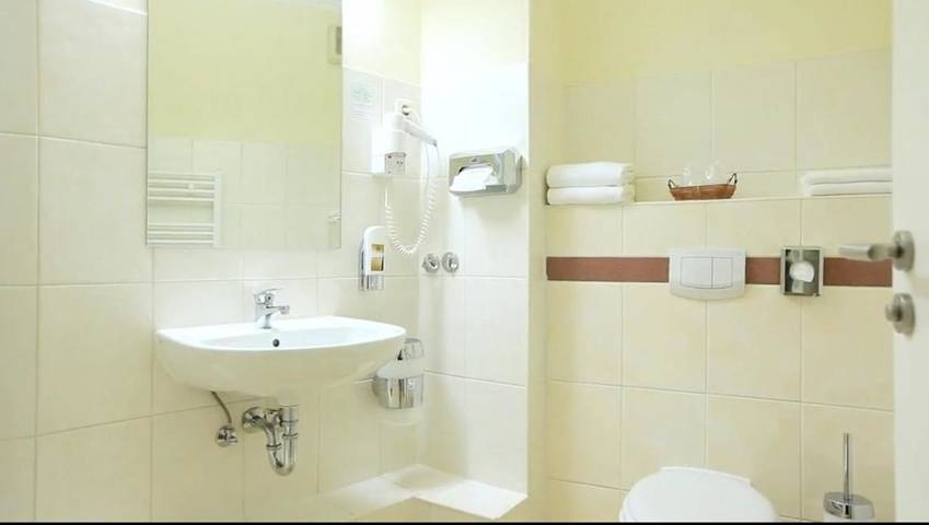 Hôtel pour 2 personnes, avec terrasse et jardin, adapté aux familles dans Marienthal - 4