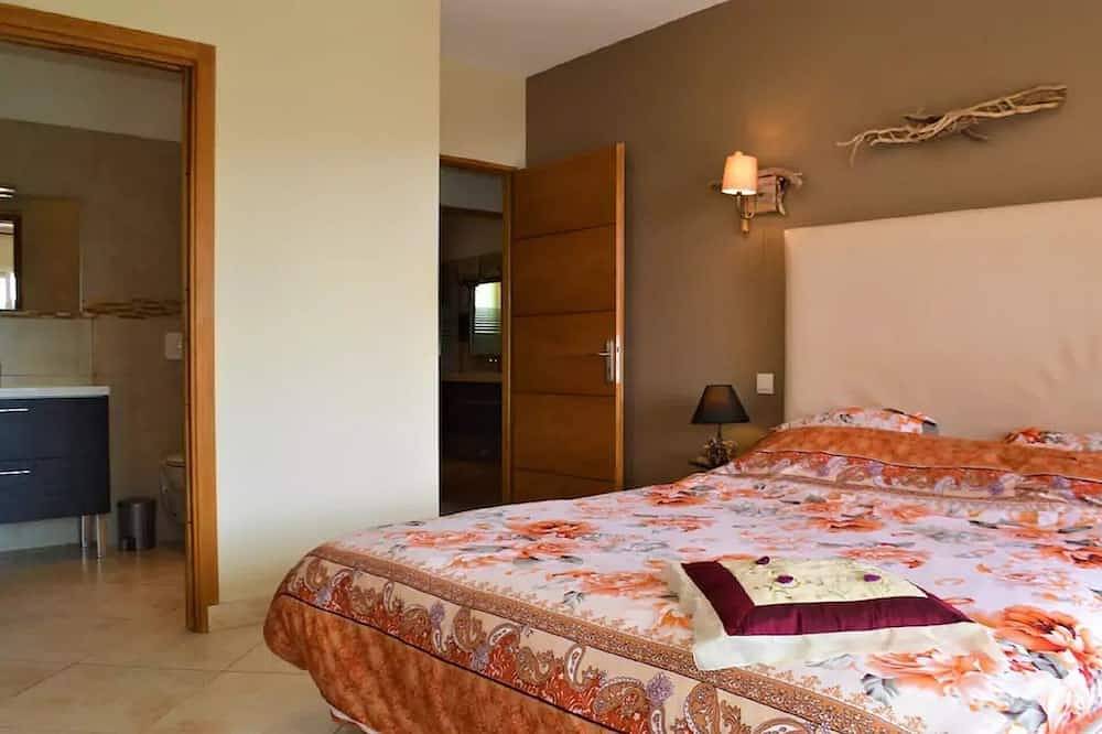 Villa with exceptional view 2 minutes walk from Farinole beach in Farinole, Calvi region