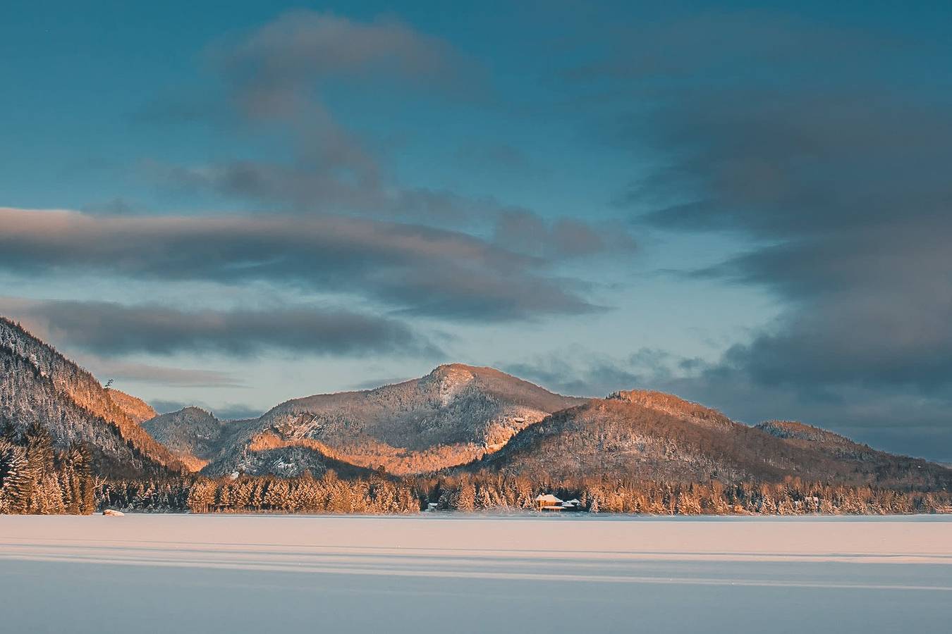 Apartamento entero, Lakefront Mountain View - 2 Bds Superior Suite in Lac-Supérieur, Quebec