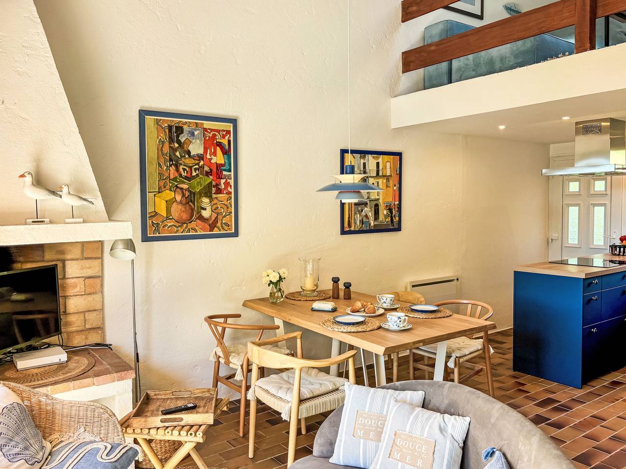 La Maison bleue in Grimaud, Mittelmeerküste (Frankreich)