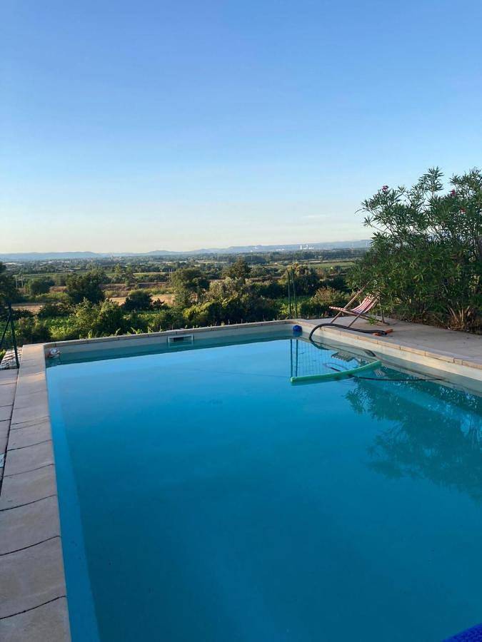 Location de vacances pour 8 personnes, avec terrasse ainsi que vue et piscine à Saint-Alexandre