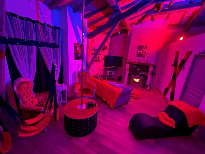 Location de vacances pour 4 personnes, avec jacuzzi et piscine ainsi que jardin et sauna à Lavaurette