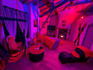 Gîte pour 4 personnes, avec sauna et piscine ainsi que jardin et jacuzzi à Lavaurette