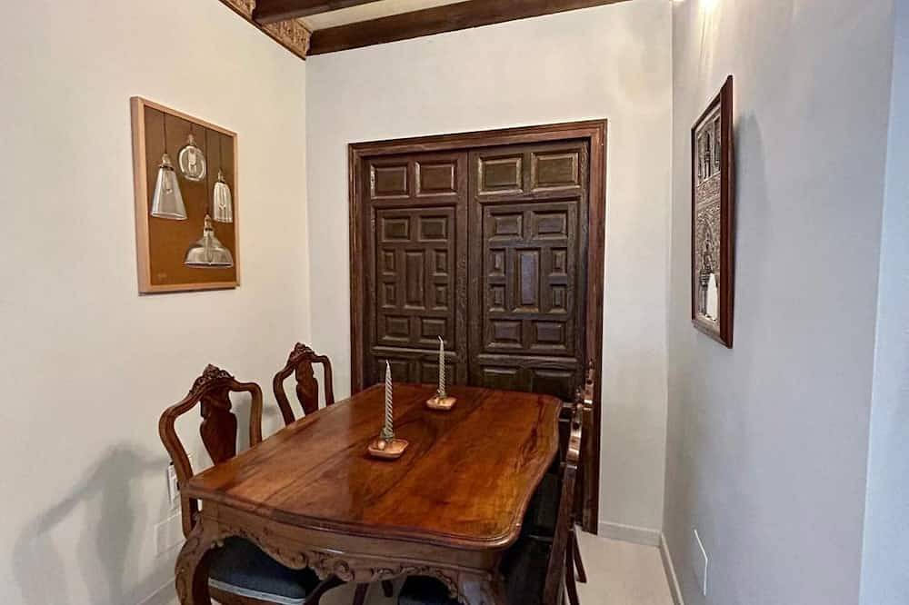 Entire apartment, Apartment 'La Medina' with Wi-Fi in Guadix, Geoparque de Granada